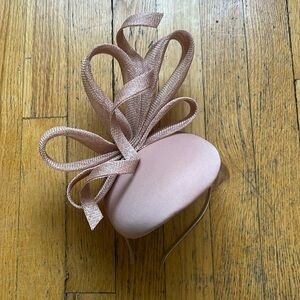 brand new, unworn royal style taupe pink fascinator